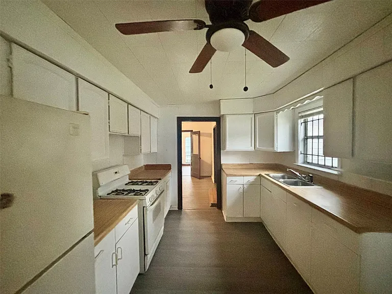 6814 Covington Dr — Photo 3