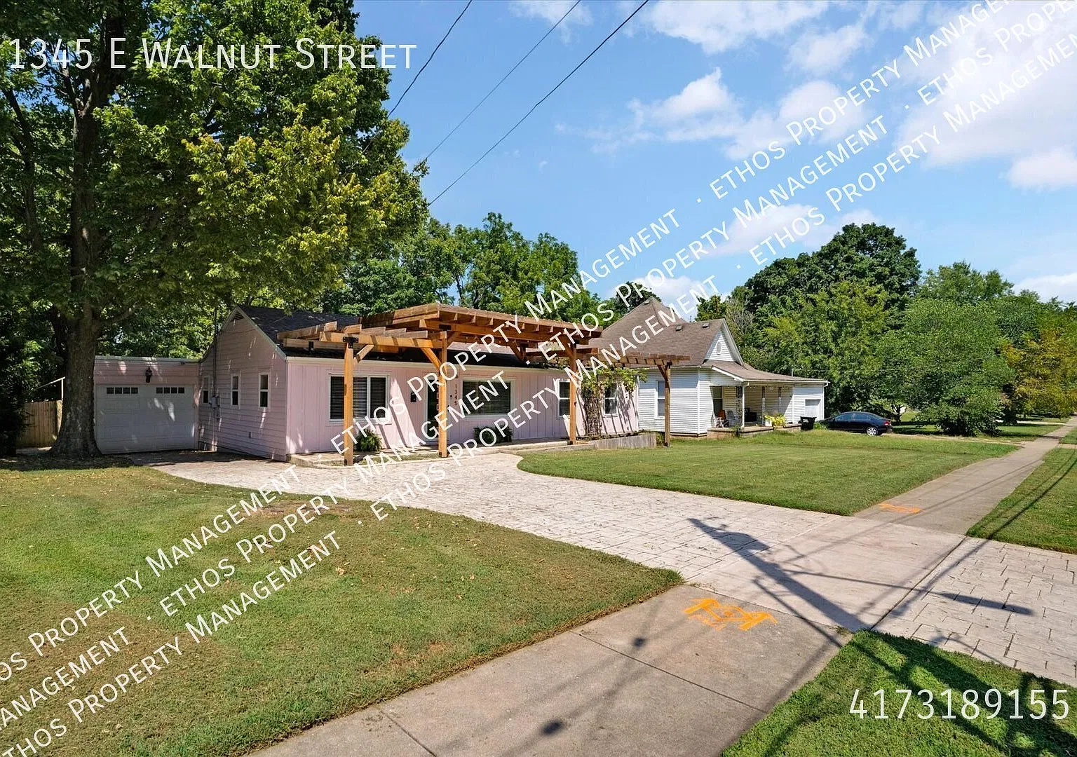 Available now! Spacious home with gorgeous lighting in Springfield, MO! Book a tour now! — Photo 2