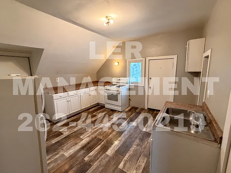 1623 Maple St — Photo 2