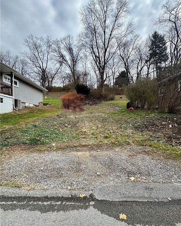 2nd image of 1140 Hill St