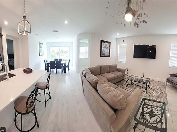 2nd image of 6812 Pointe Of Woods Dr