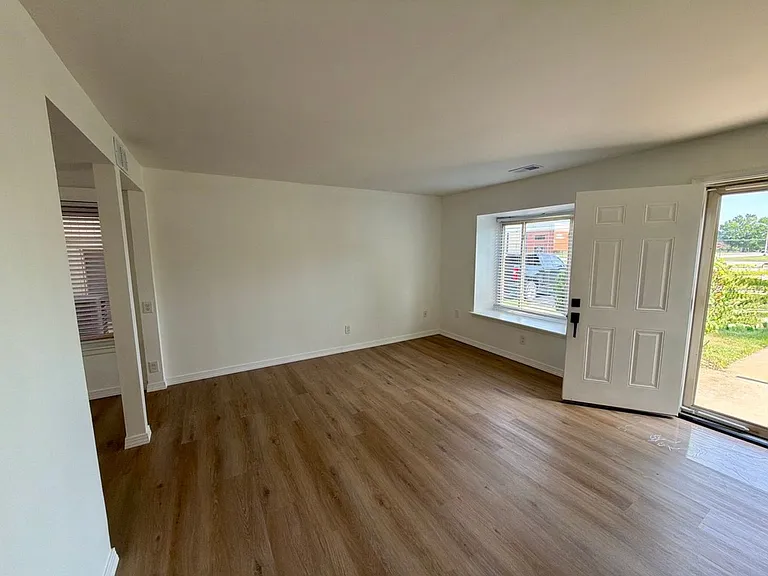 605 Cobble Creek Curv — Photo 8
