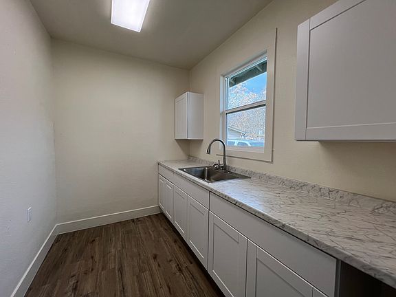 3rd image of 107 Stanley Ct APT 3