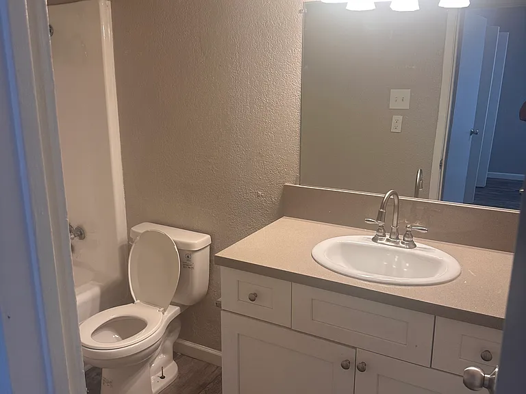 Creekwood Apartments — Photo 11