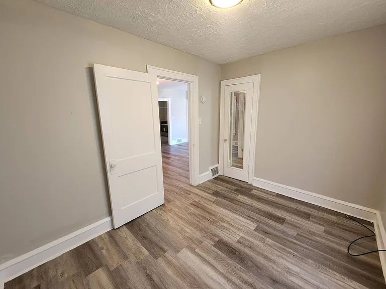 974 Royal Rd — Photo 11