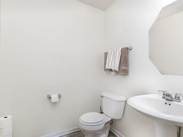 15373 Sheffield Square Pkwy — Photo 9