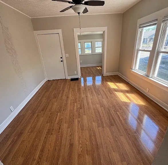 1233 E 29th St — Photo 3