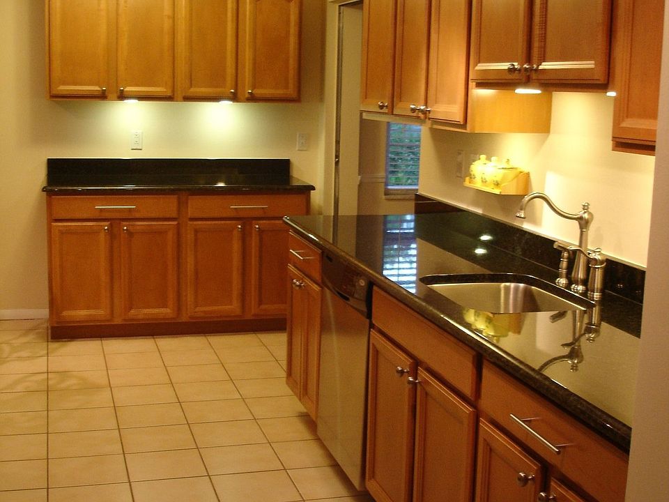 New Kitchen w/ Stainless Appliances