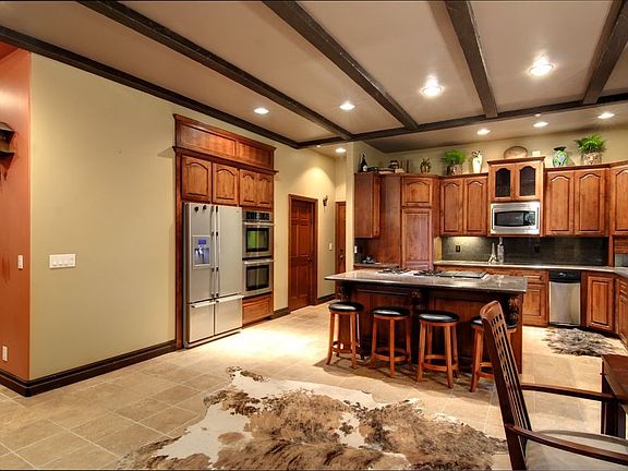 5th image of 403 Klamath Dr