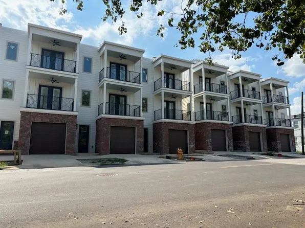 211 N Poplar St, Florence, AL 35630