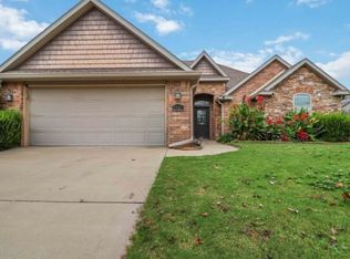 2920 W Verona Ln, Fayetteville, AR 72704