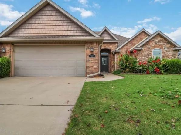 2920 W Verona Ln, Fayetteville, AR 72704