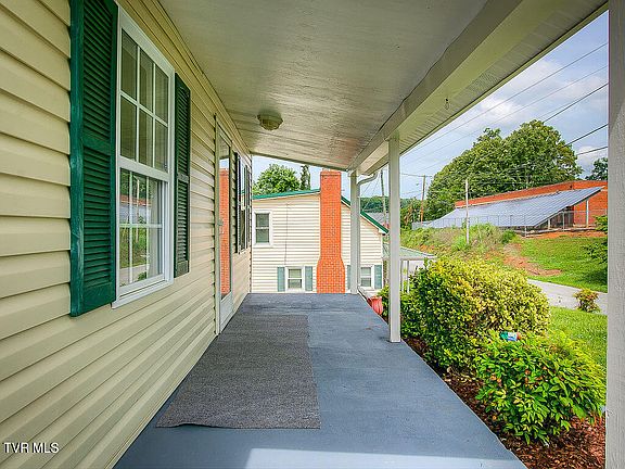 4th image of 138 Grandview St