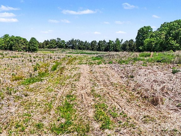 3rd image of 1832 Tysinger Rd