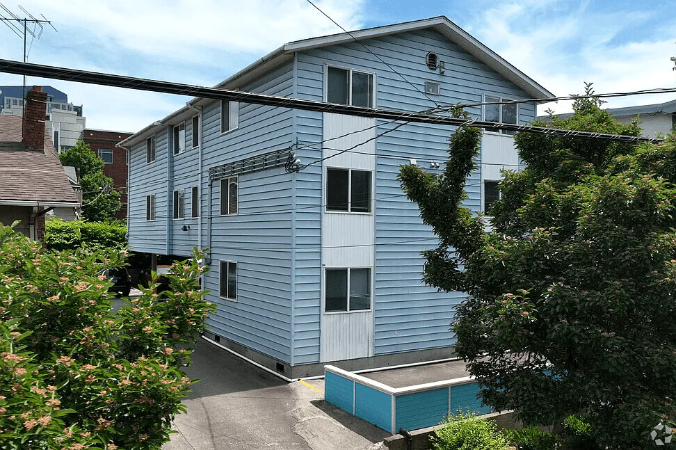 Badger & Blue Lake Apartments — Photo 1