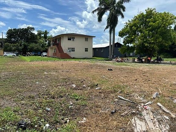 5th image of 724 SW Avenue B Avenue