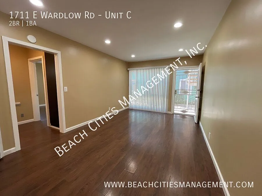 1711 E Wardlow Rd #C