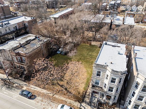 3rd image of 1432 S Central Park Ave
