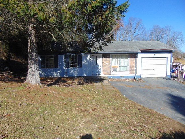 1st image of 300 Collinwood Dr