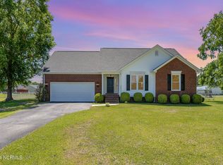 102 Hawkins Dr, Pikeville, NC 27863