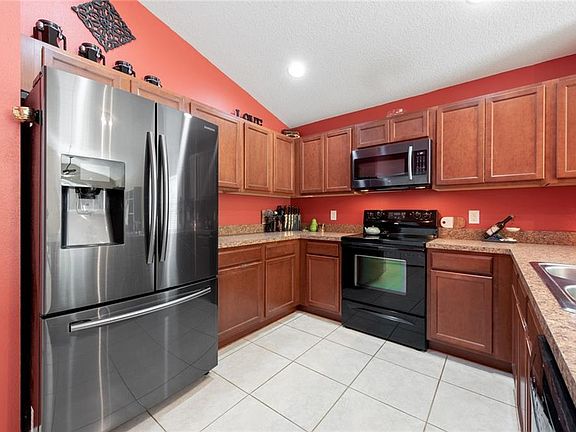 5th image of 121 Whispering Pines Way