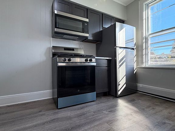 2nd image of 240 E 9th St #2