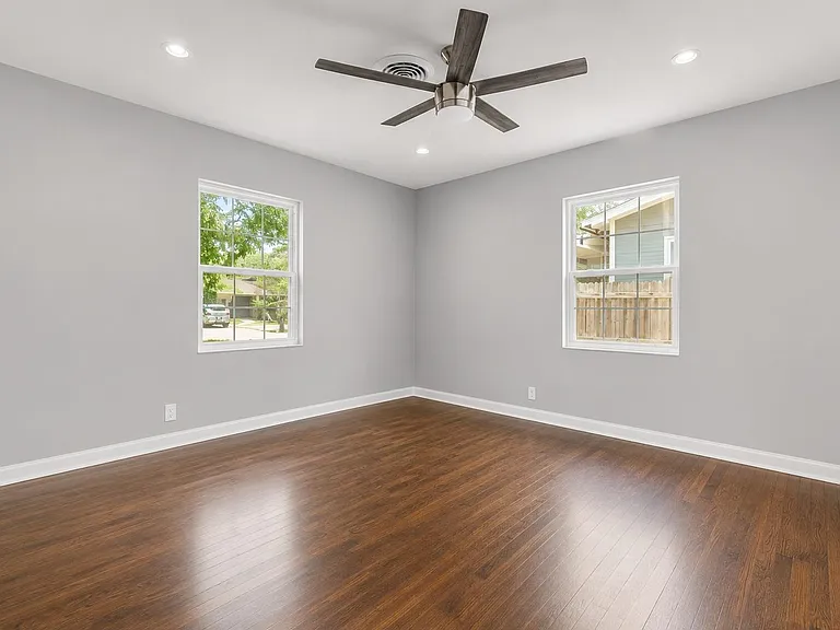 2105 Fortview Rd — Photo 31