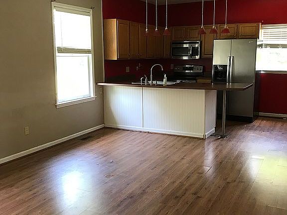 3rd image of 509 W East St