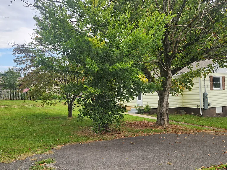 408 E Governor John Sevier Hwy — Photo 13