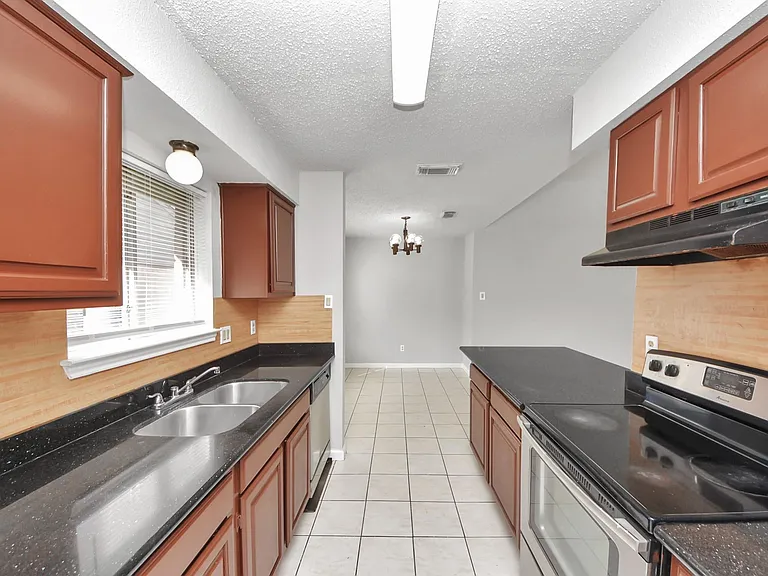 1911 Hammerwood Dr — Photo 20
