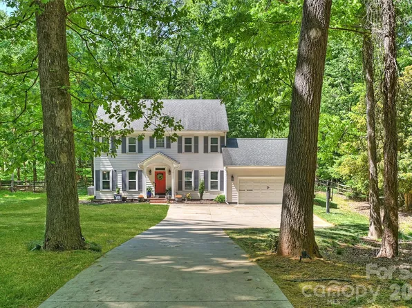 5525 Lancelot Dr, Charlotte, NC 28270