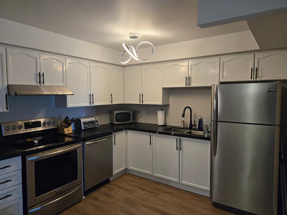 2 bed, 1000 sqft, $2,300 — Photo 3