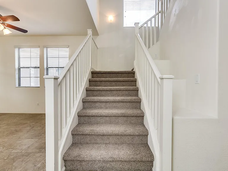 869 E Doral Ct — Photo 8