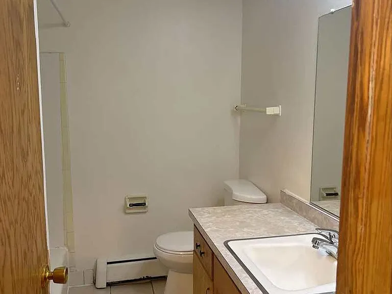 210 N Summit St #3 — Photo 6