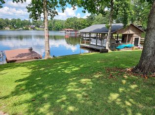 610 Lake Rd, Hartsville, SC 29550