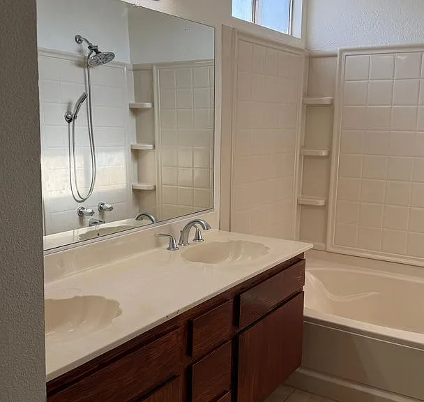 813 Steven St — Photo 11