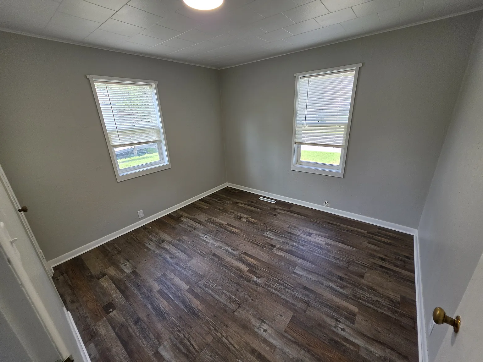 2 bed, 744 sqft, $1,100 — Photo 2