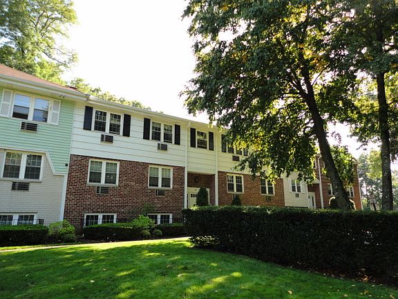 2nd image of 11 Lorraine Ter APT 123