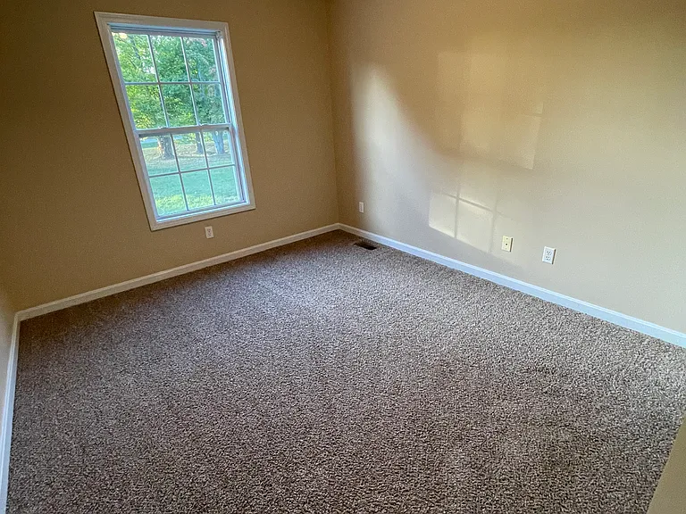 170 Robey Dr — Photo 6