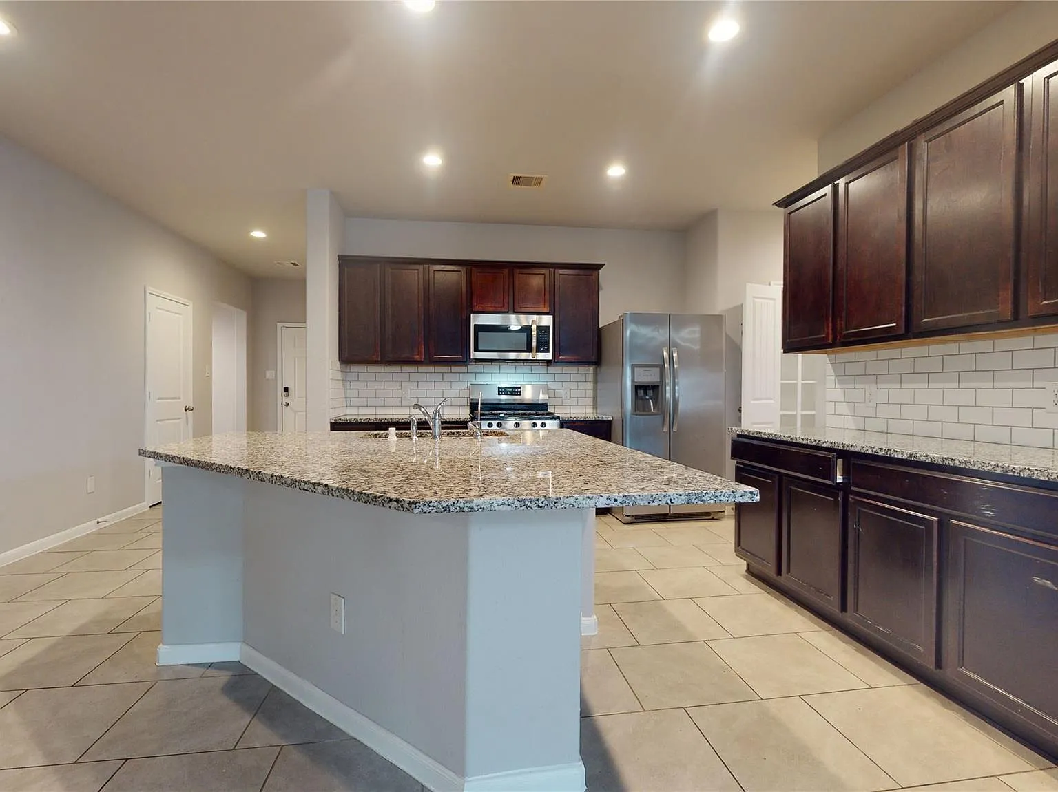 4 bed, 2.0 bath, 2094 sqft, $2,300 — Photo 1