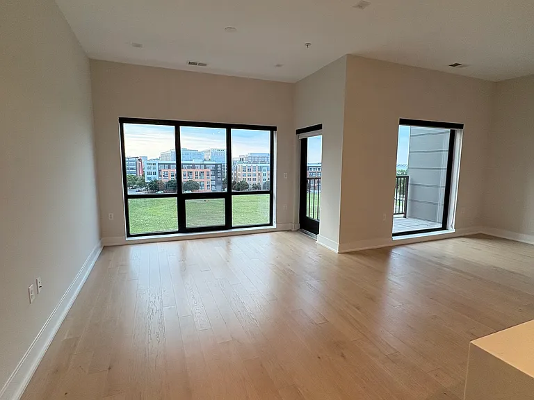 701 Swann Ave #605 — Photo 8