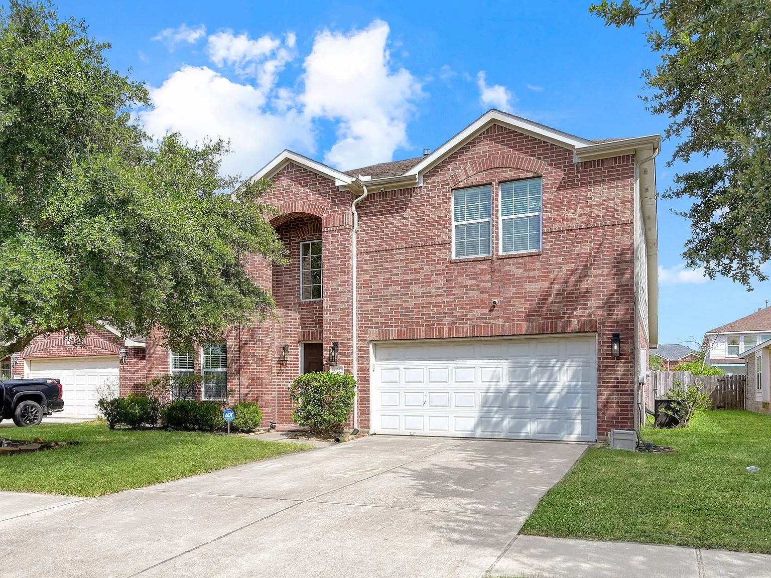 4 bed, 2.5 bath, 2802 sqft, $2,500 — Photo 1