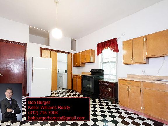 4th image of 3124 N Southport Ave