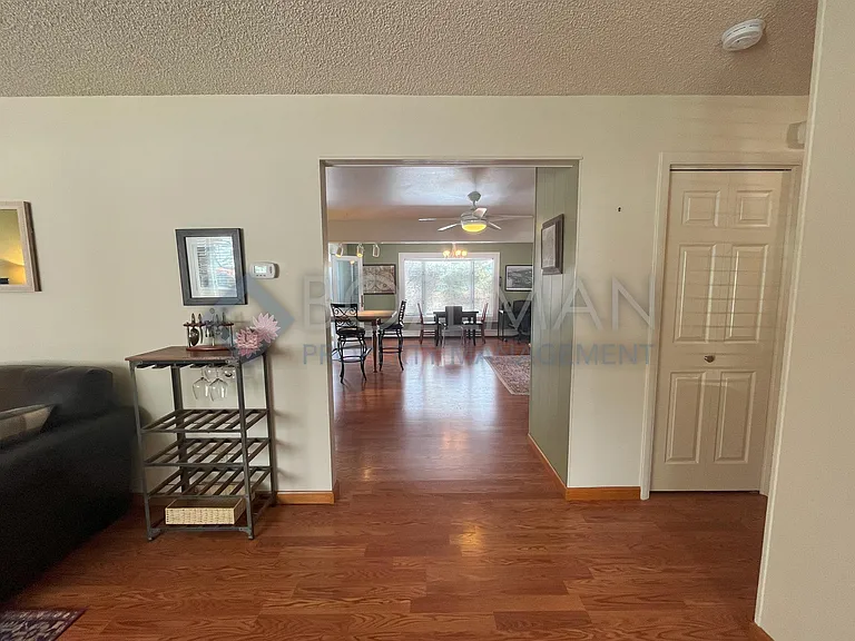 1109 N Cedarview Dr — Photo 12