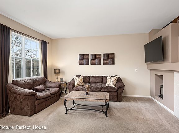 5th image of 34W630 Roosevelt Ave Unit E