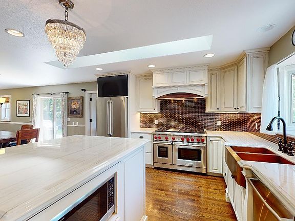 5th image of 645 SE Meadow Vale Dr