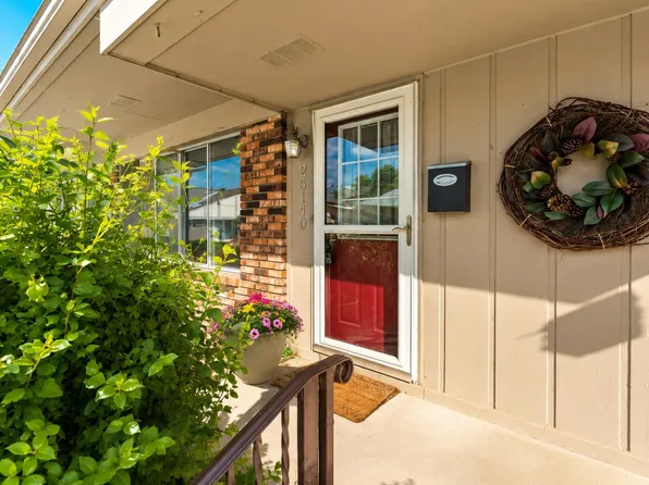 25140 Potomac Dr #3, South Lyon, MI 48178