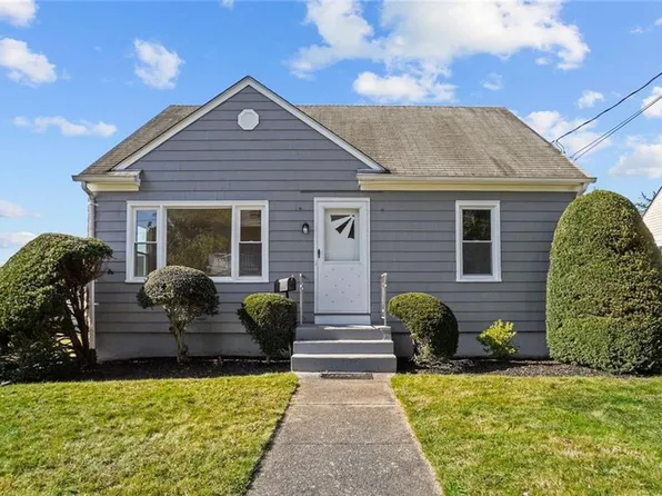 15 Smith St, West Warwick, RI 02893