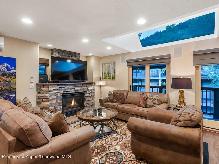 650 S Monarch St #4 — Photo 3