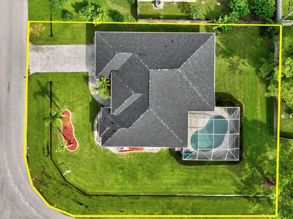 1098 SW Mantilla Avenue, Port St Lucie, FL 34953